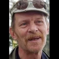 배우인 이리 슈미처의 대표 이미지