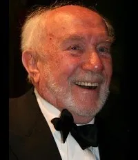 배우인 에스펀 스콘버그의 대표 이미지