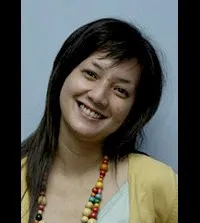 배우인 춧 미니 트헤오의 대표 이미지