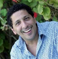 배우, 감독, 각본, 제작/기획인 스마인의 대표 이미지