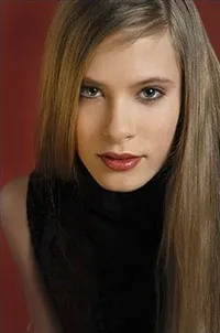 배우인 율리아 피에트루하의 대표 이미지