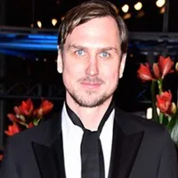 영화배우인 라르스 아이딩어의 대표 이미지