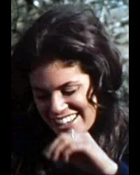 배우인 루시 그랜섬의 대표 이미지