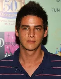 배우인 트레보 라이트의 대표 이미지