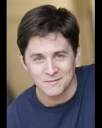 영화배우, 성우인 유리 로웬탈의 대표 이미지