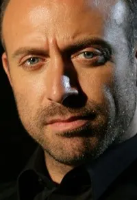 배우인 할리트 에르겐츠의 대표 이미지