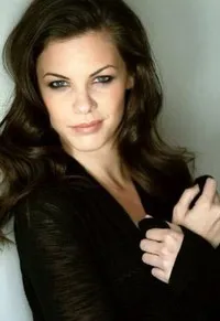 영화배우인 할리 웹의 대표 이미지