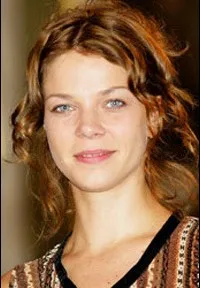 영화배우인 제시카 슈바르츠의 대표 이미지