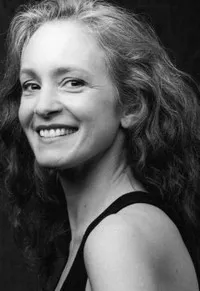 배우인 마야 매자의 대표 이미지