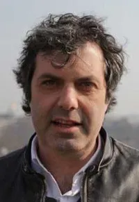 각본, 제작/기획, 감독, 배우인 케니 호츠의 대표 이미지