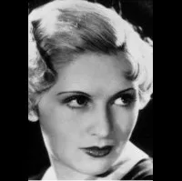 배우인 조셋 데이의 대표 이미지