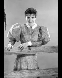 배우, 각본, 음악인 루스 차텔톤의 대표 이미지