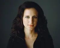 배우인 마리아 스카불로의 대표 이미지