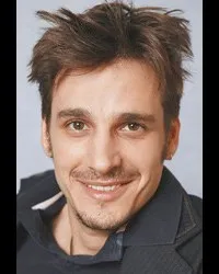 배우인 맥스 본 툰의 대표 이미지