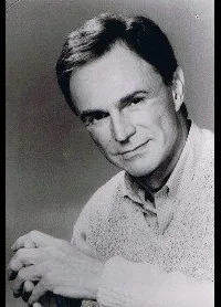 영화배우인 론 밀키의 대표 이미지