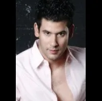 배우인 구이 아미르의 대표 이미지