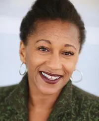 배우인 클레어 퍼킨스의 대표 이미지