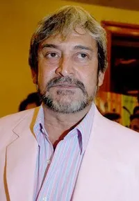 배우인 마헤쉬 만즈레까르의 대표 이미지