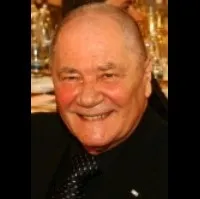 배우인 이온 베소이우의 대표 이미지