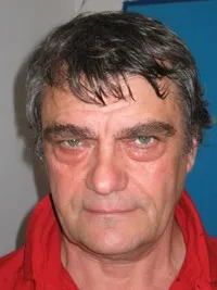 배우인 해리 애니츠킨의 대표 이미지