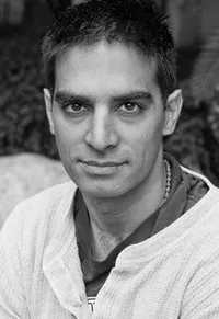 제작/기획, 감독, 각본인 고담 초프라의 대표 이미지