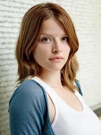 영화배우인 카롤리네 슈흐의 대표 이미지