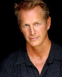 배우인 호이트 리차드의 대표 이미지