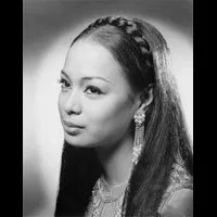 배우인 글로리아 디아즈의 대표 이미지