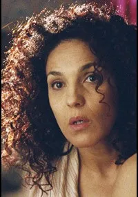 배우인 파리다 라우아디의 대표 이미지