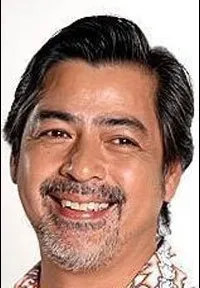 배우인 조엘 토레의 대표 이미지