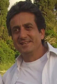 배우인 메나쉐 노이의 대표 이미지