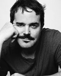 배우인 제임스 아론 올리버의 대표 이미지