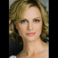 영화배우인 켈리 설리반의 대표 이미지