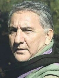 배우인 알리 포이라조글루의 대표 이미지