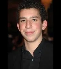 배우인 토마스 블루멘탈의 대표 이미지