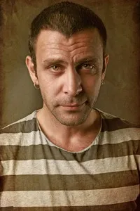 배우인 네야트 이슬러의 대표 이미지