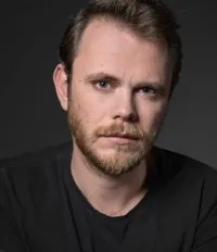 배우인 알렉산더 데이빗의 대표 이미지