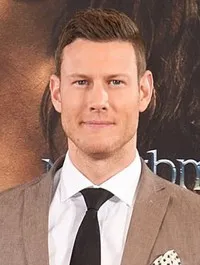 영화배우인 톰 호퍼의 대표 이미지