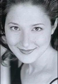 배우, 각본인 마야 골드미스의 대표 이미지