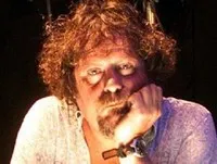 배우인 루이스 루케의 대표 이미지