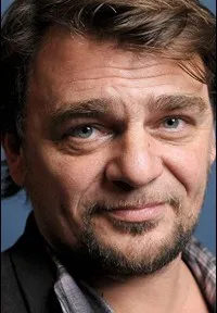 배우인 티에리 고다드의 대표 이미지