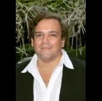 영화감독인 올리비에르 나카체의 대표 이미지