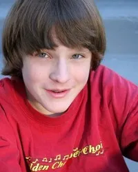 배우인 크리스 오닐의 대표 이미지