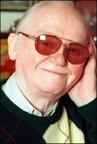 배우인 찰리 드레이크의 대표 이미지