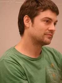 배우인 로저 코마의 대표 이미지