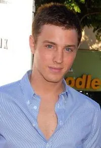 영화배우인 트레버 듀크 모레츠의 대표 이미지