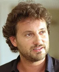 배우인 레오나르도 피라치오니의 대표 이미지