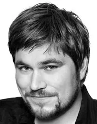 배우인 라스무스 브예르의 대표 이미지