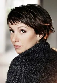 배우인 줄리아 코쉬츠의 대표 이미지