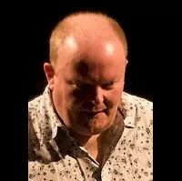 감독인 앨런 G. 파커의 대표 이미지